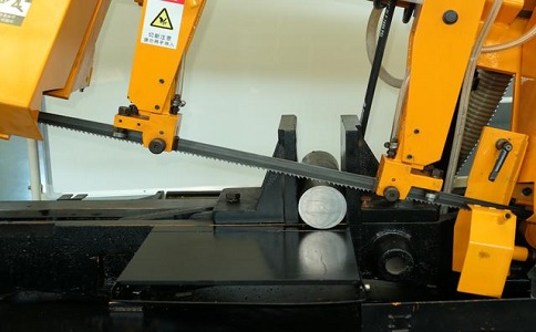 阳朔数控带锯床自动送料精度会出现偏差吗？