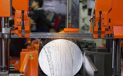 阳朔立式金属带锯床切削出现跑带故障解决方法！